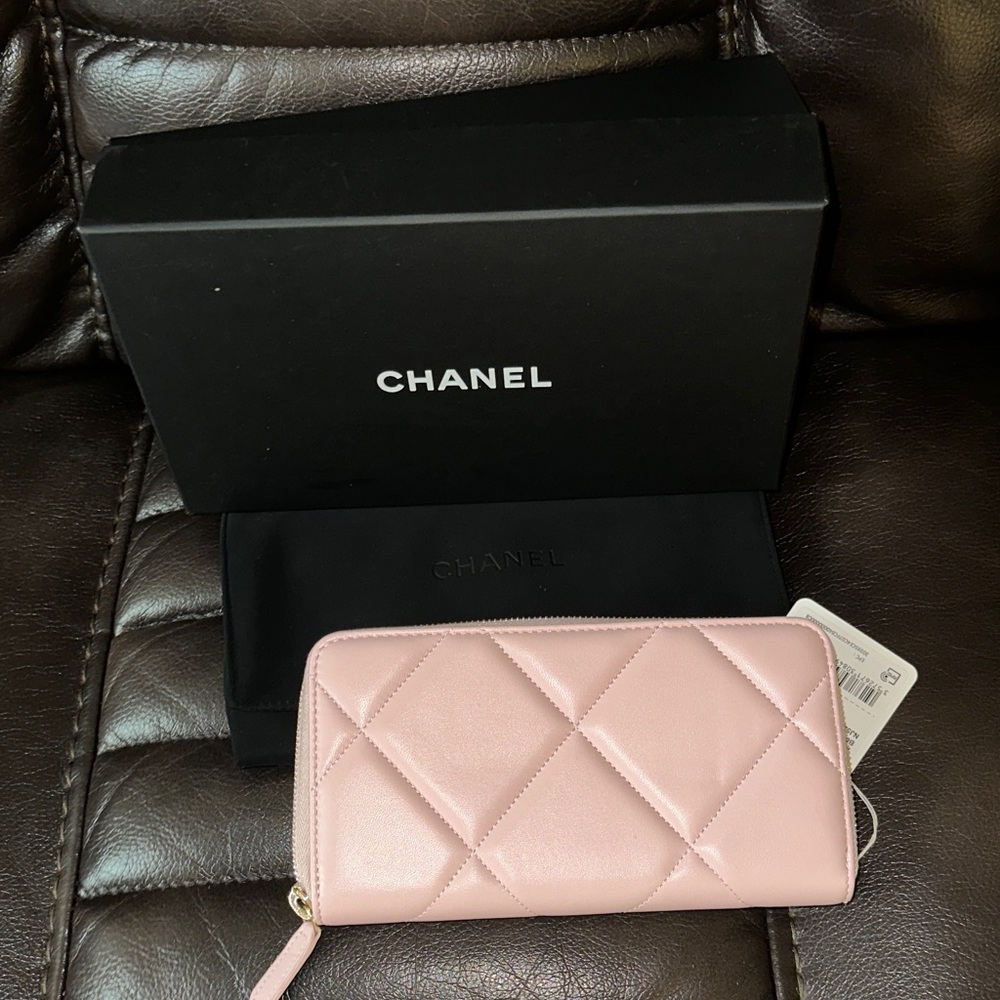 Chanel Blush Pink Quilted Wallet - Picture 4 of 7